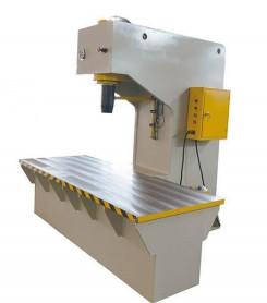 مكبس هيدروليكي بإطار C للتحكم الكهربائي 380V عالي السرعة 16t - 630t