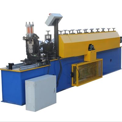 آلة تشكيل لوحة الجدار الحبيبية الزاوية 5.5KW 20m / min القطع الهيدروليكي