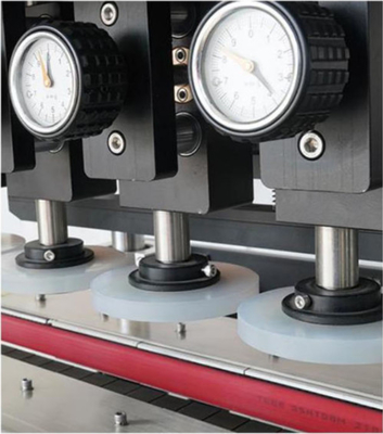 ثمانية عجلة Dia 55mm آلة تغطية الطعام 1000w 120b / Min